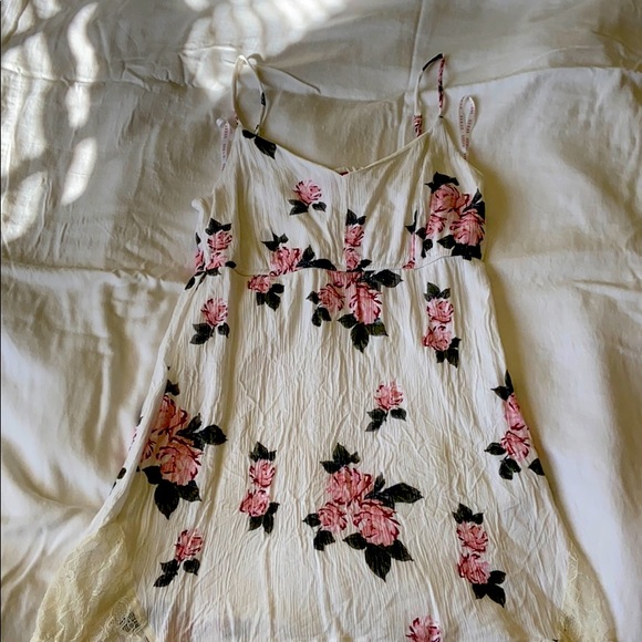 Guess Dresses & Skirts - Spring dress